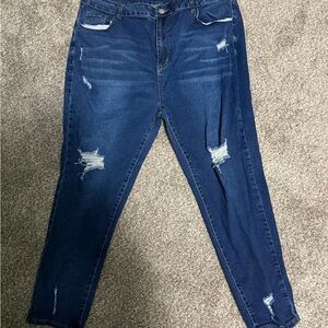 Women’s distressed skinny jeans